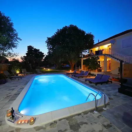 Apartments Mia Apartment *